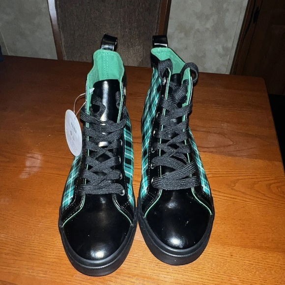 NEW RARE HOT TOPIC HARRY POTTER SLYTHERIN PLAID HI-TOP SNEAKERS MENS SIZE 9. - Picture 5 of 5